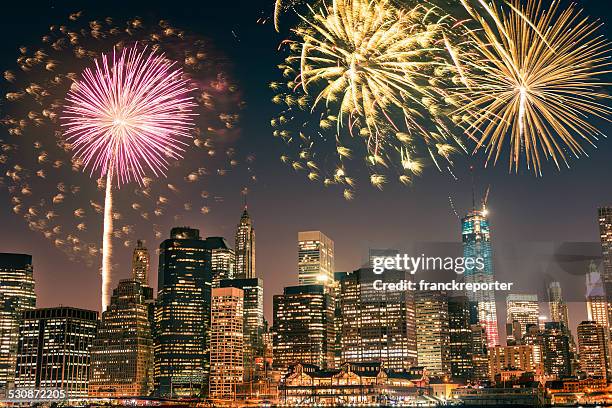 new year fireworks in manhattan - new years eve new york city stock pictures, royalty-free photos & images