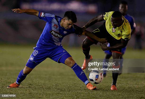 Fernando Gaibor of Emelec fights for the ball with Crisitan Penilla of Barcelona during a match between Emelec and Barcelona SC as part of Campeonato...