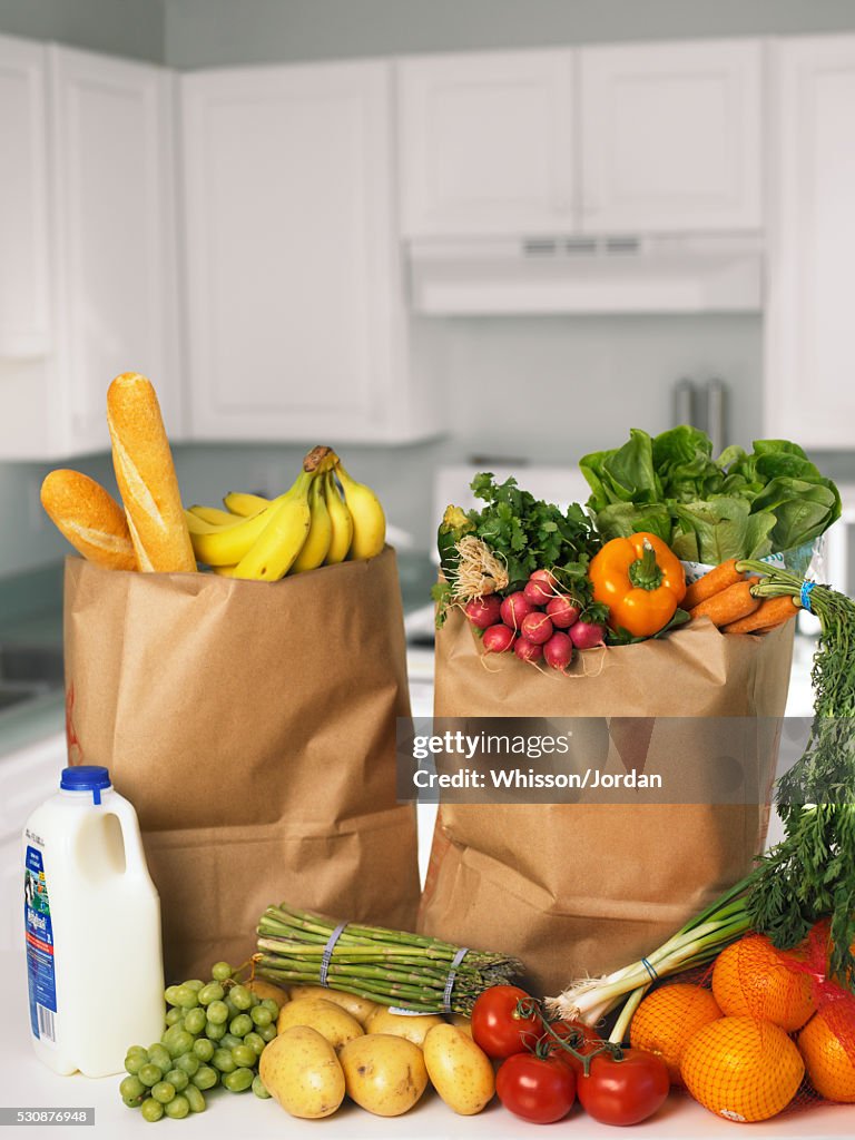 Groceries On Kitchen Counter Stock Foto Getty Images Groceries On Kitchen Counter Stock Foto Getty Images