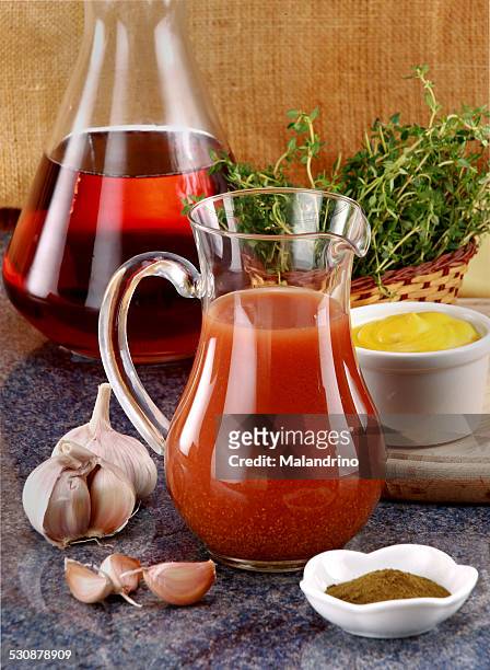 tomato juice on a pitcher - tomatensap stockfoto's en -beelden