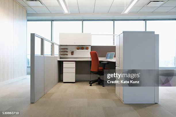 cubicle in office - office cubicle fotografías e imágenes de stock