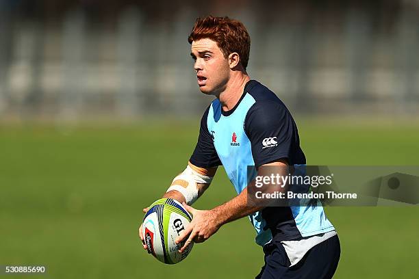 Andrew Kellaway runs the ball during a NSW Waratahs Super Rugby training session at Moore Park on May 12, 2016 in Sydney, Australia.