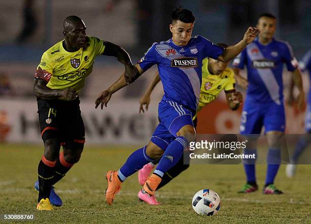 Fernando Gaibor of Emelec and Alejandro Castillo of Barcelona fight for the ball during a match between Emelec and Barcelona SC as part of Campeonato...