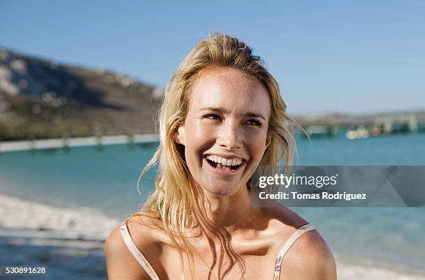 young woman at the beach - frau sommer porträt stock-fotos und bilder