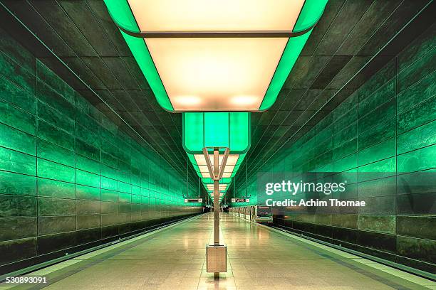 green subway - metro hamburg stock-fotos und bilder