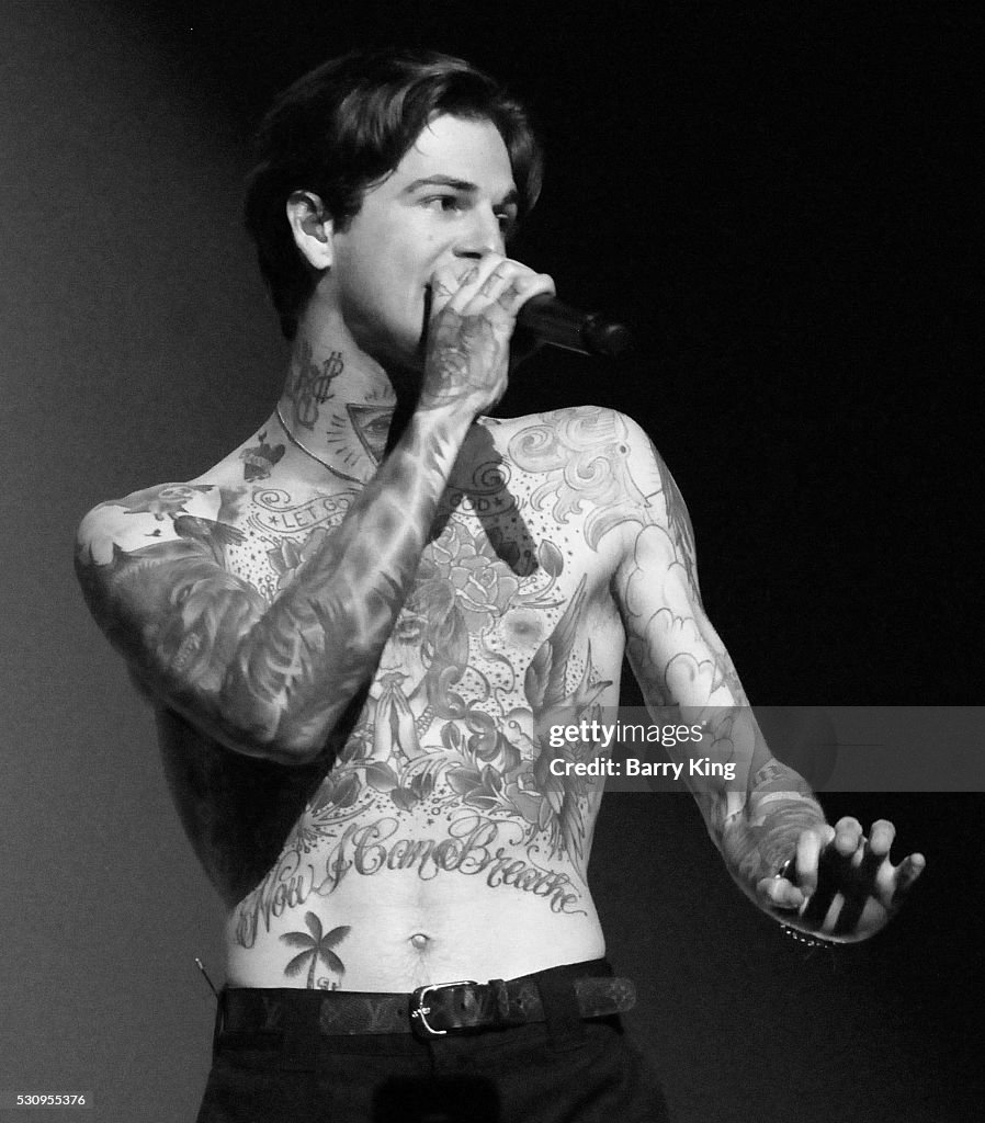 Jesse Rutherford The Neighbourhood Lead Singer Color