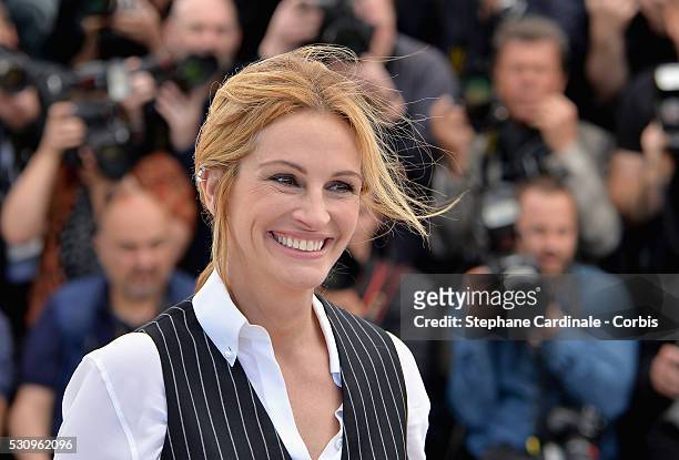 Julia Roberts attends the "Money Monster" photocall during the 69th annual Cannes Film Festival at the Palais des Festivals on May 12, 2016 in...