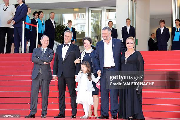 Romanian director Cristi Puiu poses on May 12, 2016 with the President of the Cannes Film Festival Pierre Lescure, Romanian actor Mimi Branescu,...