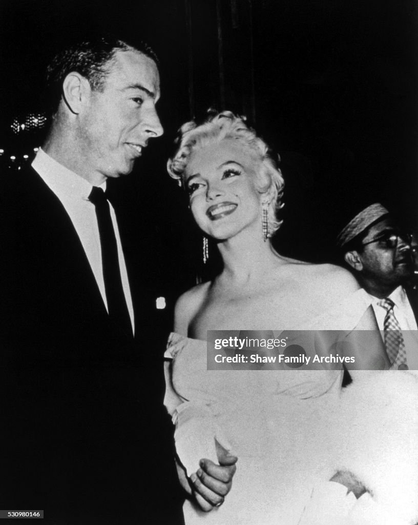 Marilyn Monroe With Joe Dimaggio At The Premiere Of "The Seven Year Itch"