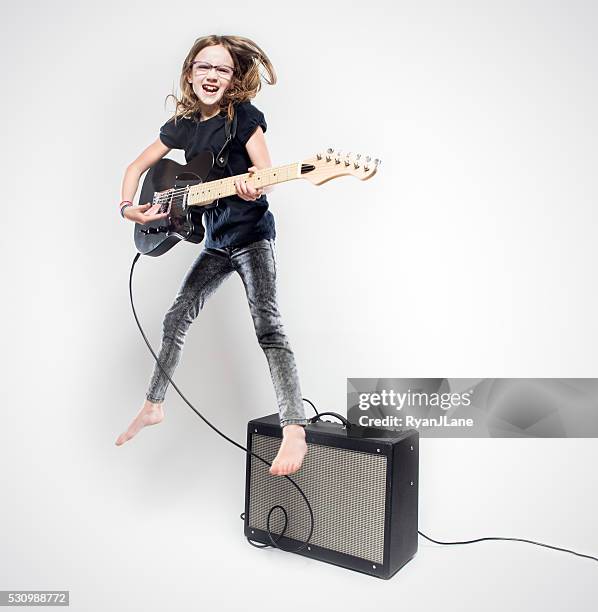 8 991点の女の子 ギターのストックフォト Getty Images