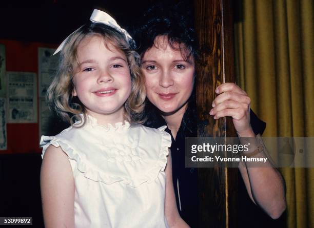 Star Drew Barrymore poses for a photograph June 8, 1982 with her mother Jaid Barrymore in New York City.
