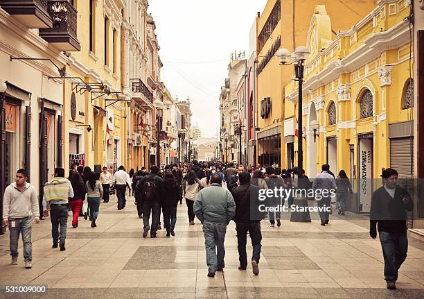 lima, peru-jiron de la união rua comercial - peruvian culture imagens e fotografias de stock