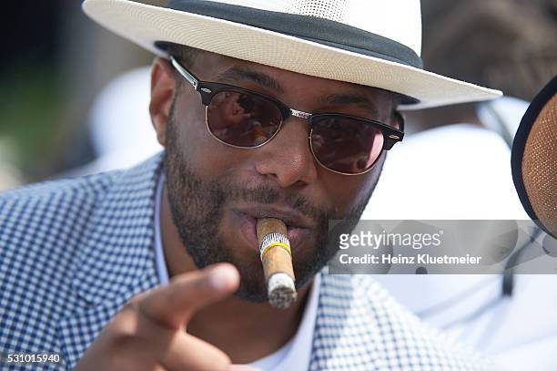 Kentucky Derby: Closeup of male spectator in stands wearing large hat with cigar in mouth at Churchill Downs. Louisville, KY 5/7/2016 CREDIT: Heinz...
