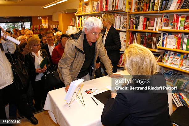 Singer Sylvie Vartan signs her Book 'Maman...' at Librairie Lamartine on May 12, 2016 in Paris, France.