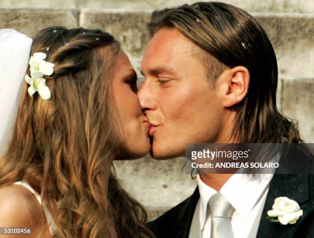 Roma captain Francesco Totti kisses his wife Italian TV star Hilary Blasi after their wedding 19 June 2005 in Rome. AFP PHOTO/Andreas SOLARO
