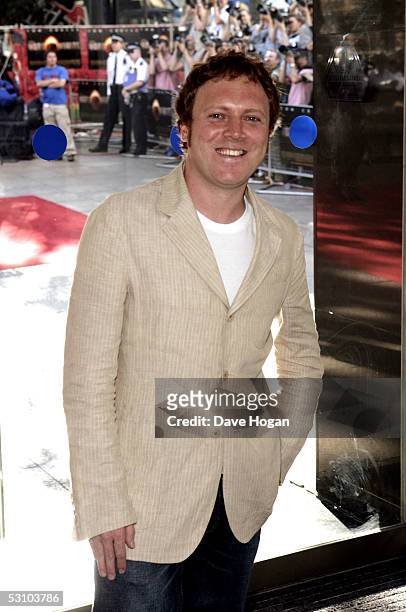 Actor Leigh Francis arrives for the UK premiere of Tom Cruise's new movie "War Of The Worlds" at the Odeon Leicester Square on June 19, 2005 in...