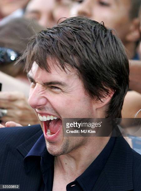 Actor Tom Cruise arrives for the UK Premiere of the new blockbuster "War Of The Worlds" at the Odeon Leicester Square on June 19, 2005 in London,...