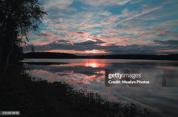 wallace lake-early sunset - wasilla photos et images de collection