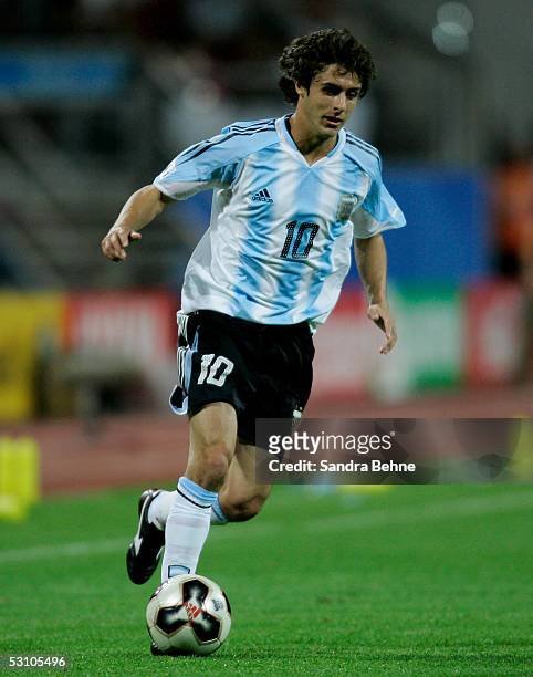 Pablo Aimar of Argentina runs with a ball during the FIFA Confederations Cup 2005 match between Argentina and Australia on June 18, 2005 in...