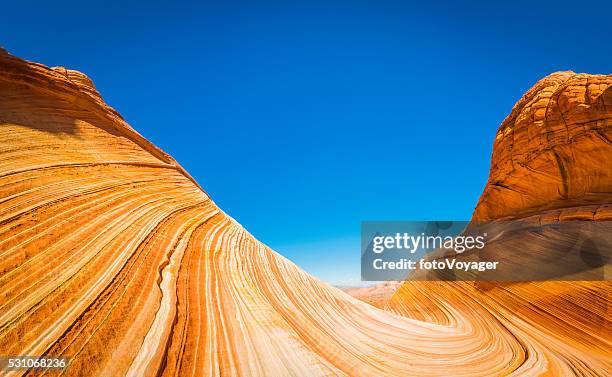 strati turbinio dei attraverso canyon deserto l'onda iconici paesaggi arizona - paria canyon foto e immagini stock