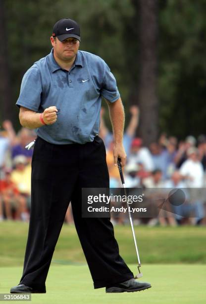 Jason Gore reacts to a putt during the final round of the U.S. Open on Pinehurst No. 2 at the Pinehurst Resort on June 19, 2005 in Pinehurst, North...