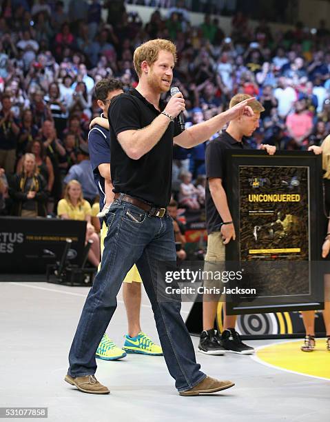 Prince Harry talks to the crowd during the medal presentations for the wheelchair basketball on the final day of the Invictus Games Orlando 2016 at...