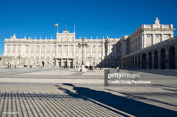 royal palace of madrid - koninklijk paleis van madrid stockfoto's en -beelden