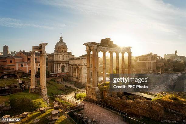 sunrise on roman forum - roma antigua fotografías e imágenes de stock