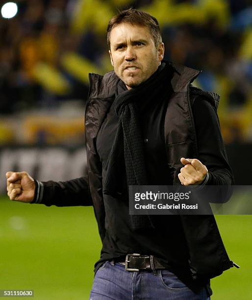 Eduardo Coudet coach of Rosario Central gestures prior a first leg match between Rosario Central and Atletico Nacional as part of quarter finals of...