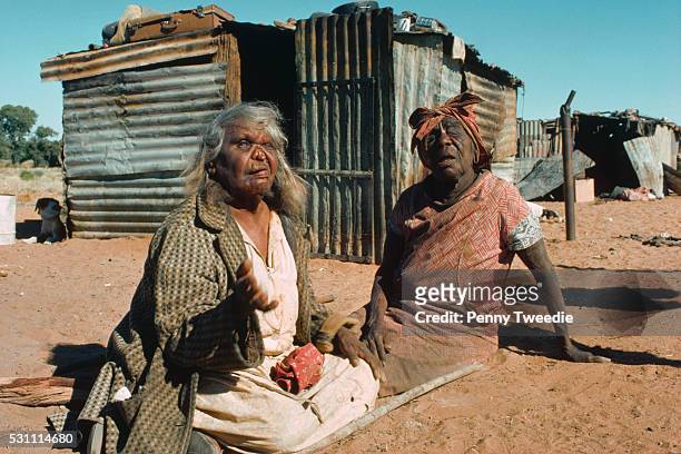 syphilitic aborigines - anna creek station stock pictures, royalty-free photos & images