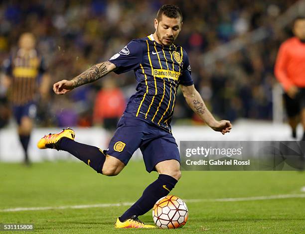 Jose Luis Fernandez of Rosario Central kicks the ball during a first leg match between Rosario Central and Atletico Nacional as part of quarter...