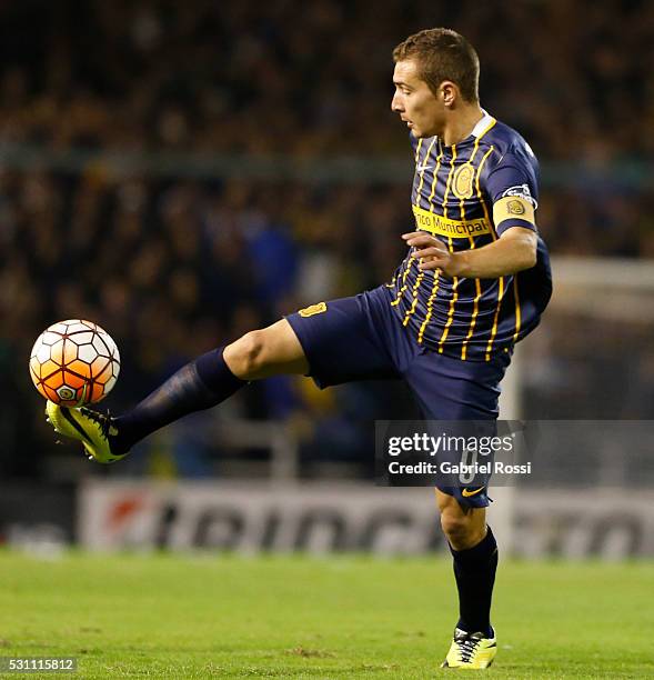Marco Ruben of Rosario Central controls the ball during a first leg match between Rosario Central and Atletico Nacional as part of quarter finals of...