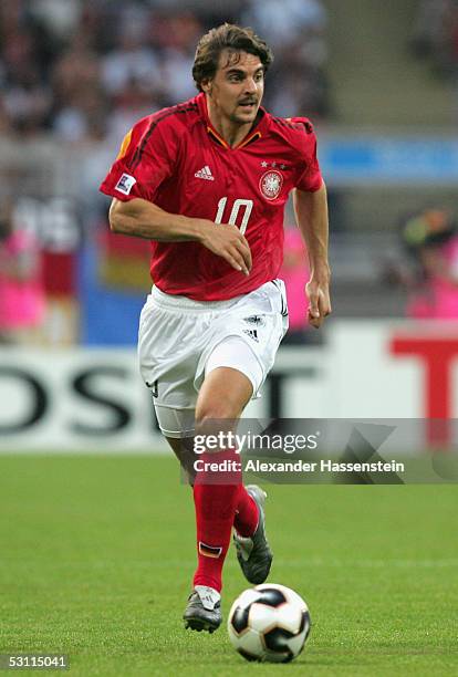Sebastian Deisler of Germany controls the ball during the Confederations Cup 2005 match between Argentina and Germany at the Frankenstadium on June...