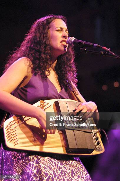 Grey DeLisle, vocal and autoharp, performs at the Melkweg on October 5th 2003 in Amsterdam, the Netherlands.