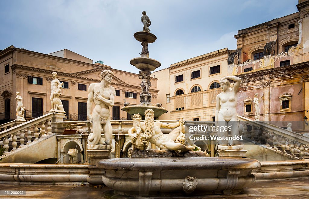 Italy, Sicily, Province of Palermo, Palermo, Fountain Fontana della Vergogna on Square Piazza Pretoria
