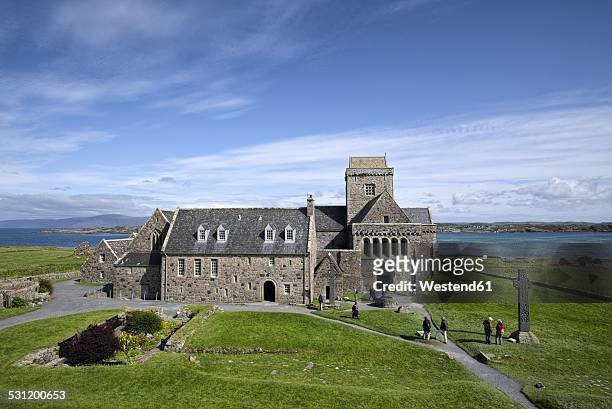 uk, scotland, argyll and bute, iona, iona abbey - abby stock pictures, royalty-free photos & images