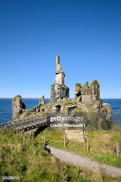 united kingdom, scotland, wick, northeast coast, ruin castle sinclair girnigoe - scotland castle stock pictures, royalty-free photos & images