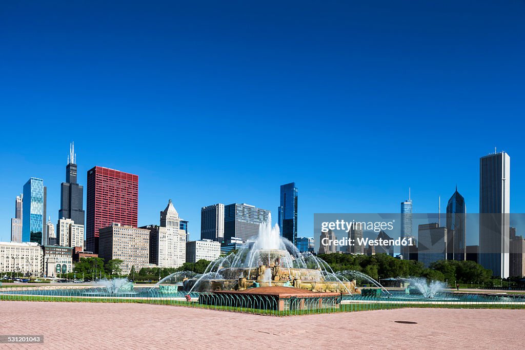USA, Illinois, Chicago, Millennium Park with Buckingham Fountain