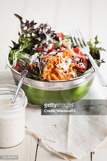 bowl of mixed salad and glass of yoghurt salad dressing - vinaigrette dressing photos et images de collection