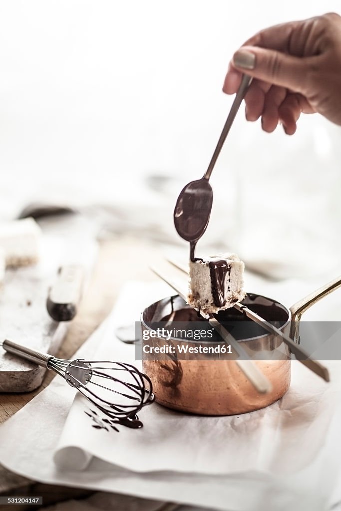 Preparation of vegan cheese cake bites with chocolate icing