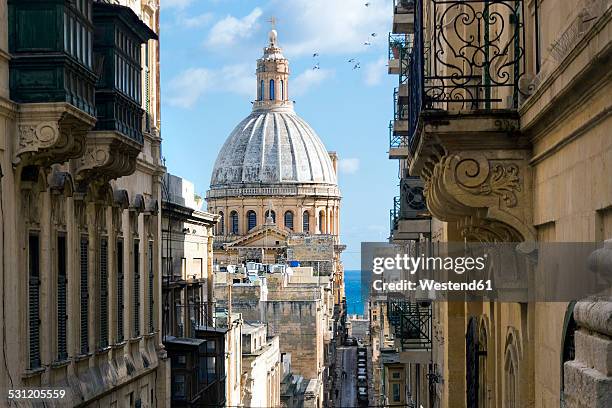 malta, valletta, basilica our lady of mount carmel - la valletta foto e immagini stock