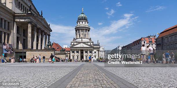 germany, berlin, berlin-mitte, gendarmenmarkt, french cathedral - berlin panorama stock-fotos und bilder