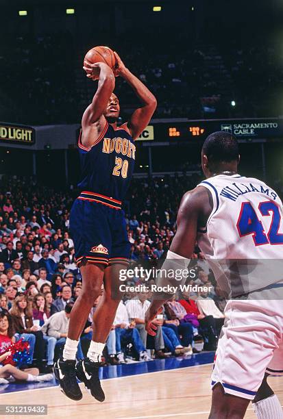 LaPhonso Ellis of the Denver Nuggets shoots the ball against the Sacramento Kings circa 1994 at the ARCO Arena in Sacramento, California. NOTE TO...