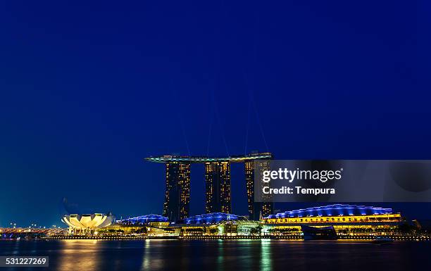 view of singapore city skyline at night. - marina bay circuit stock pictures, royalty-free photos & images