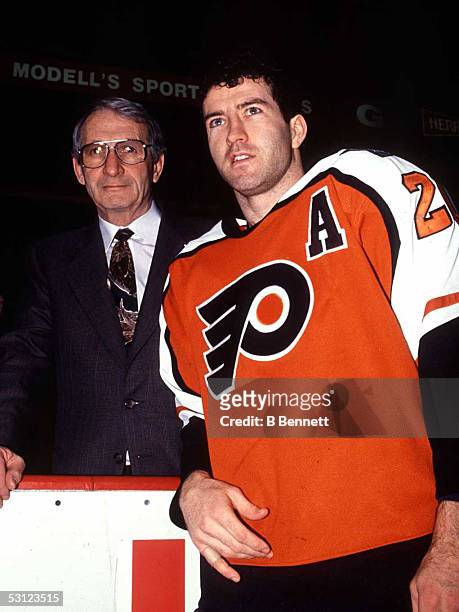 Bill Dineen, Flyer scout with his son Philadelphia forward Kevin Dineen.