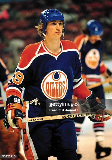 Wayne Gretzky of the Edmonton Oilers skates on the ice during an WHA game against the New England Whalers circa 1979 at the Hartford Civic Center in...