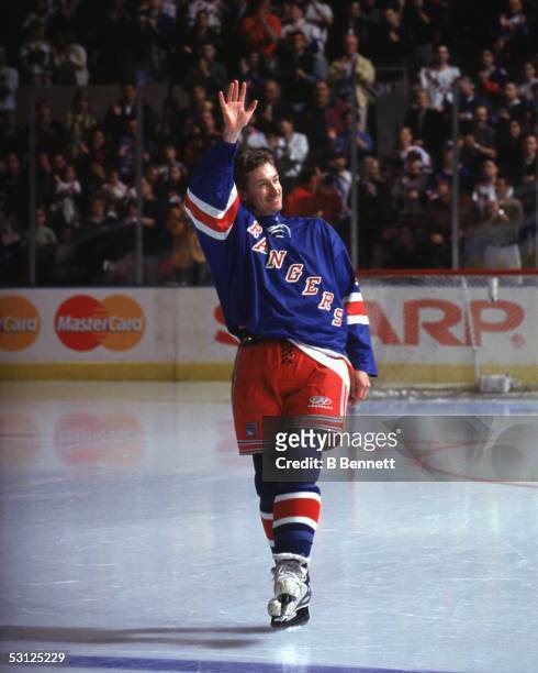 Wayne Gretzky of the New York Rangers waves to the crowd after playing his last NHL game against the Pittsburgh Penguins on April 18, 1999 at the...
