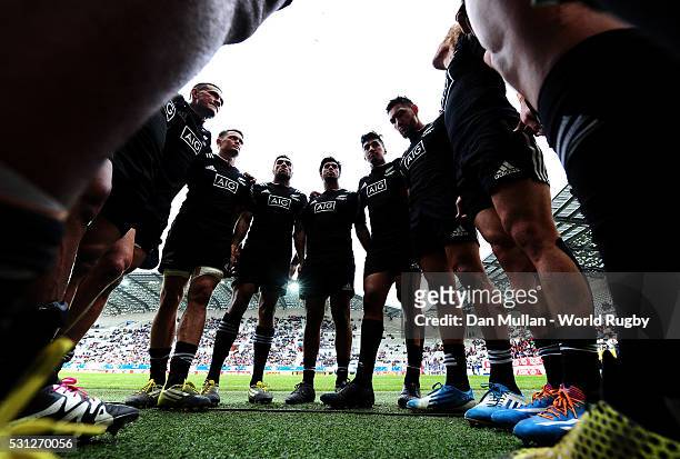 The New Zealand team huddle following the pool match between New Zealand and Russia on day one of the HSBC Paris Sevens at the Stade Jean Bouin on...