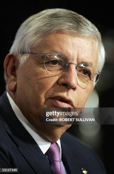 San Antonio, UNITED STATES: NBA Commissioner David Stern addresses a press conference with NBA Players Association Director Billy Hunter before game...