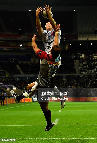 Jesse Mogg of Montpellier takes a high ball ahead of Jamie Roberts of Harlequins to score his team's second try during the European Rugby Challenge...